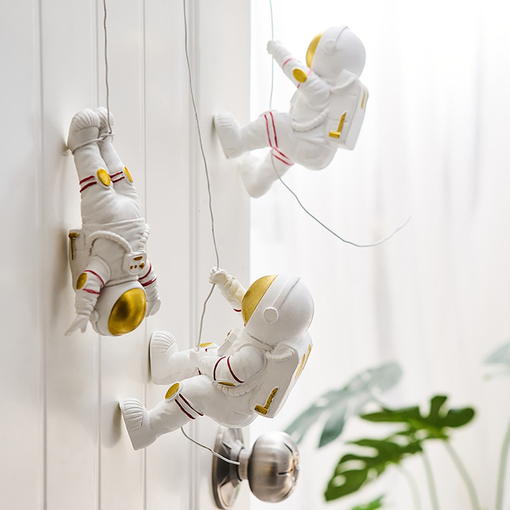 CORX Designs - Climbing Astronaut Wall Statue - Review